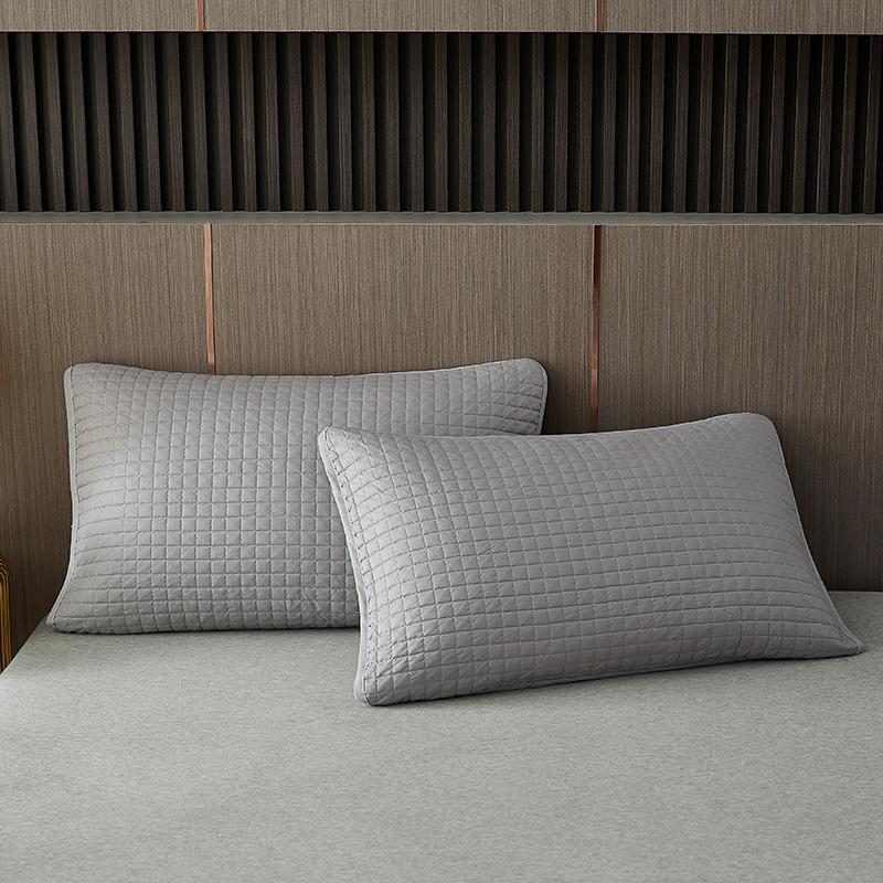 Наволочки из однотонного хлопка в минималистичном стиле приятны для кожи и дышат, мягкие, удобные и гладкие, в одной упаковке