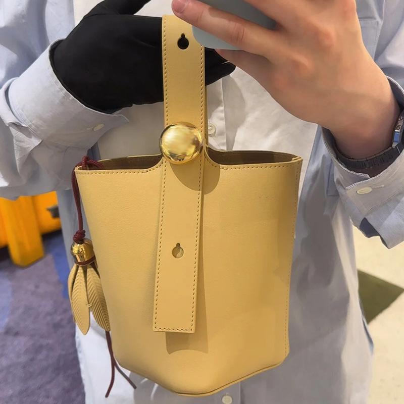 2025 Новая сумка Женская Сумка-ведро с текстурой 'pebble' Импортная кожа На одно плечо Через плечо Портативная Большая вместимость