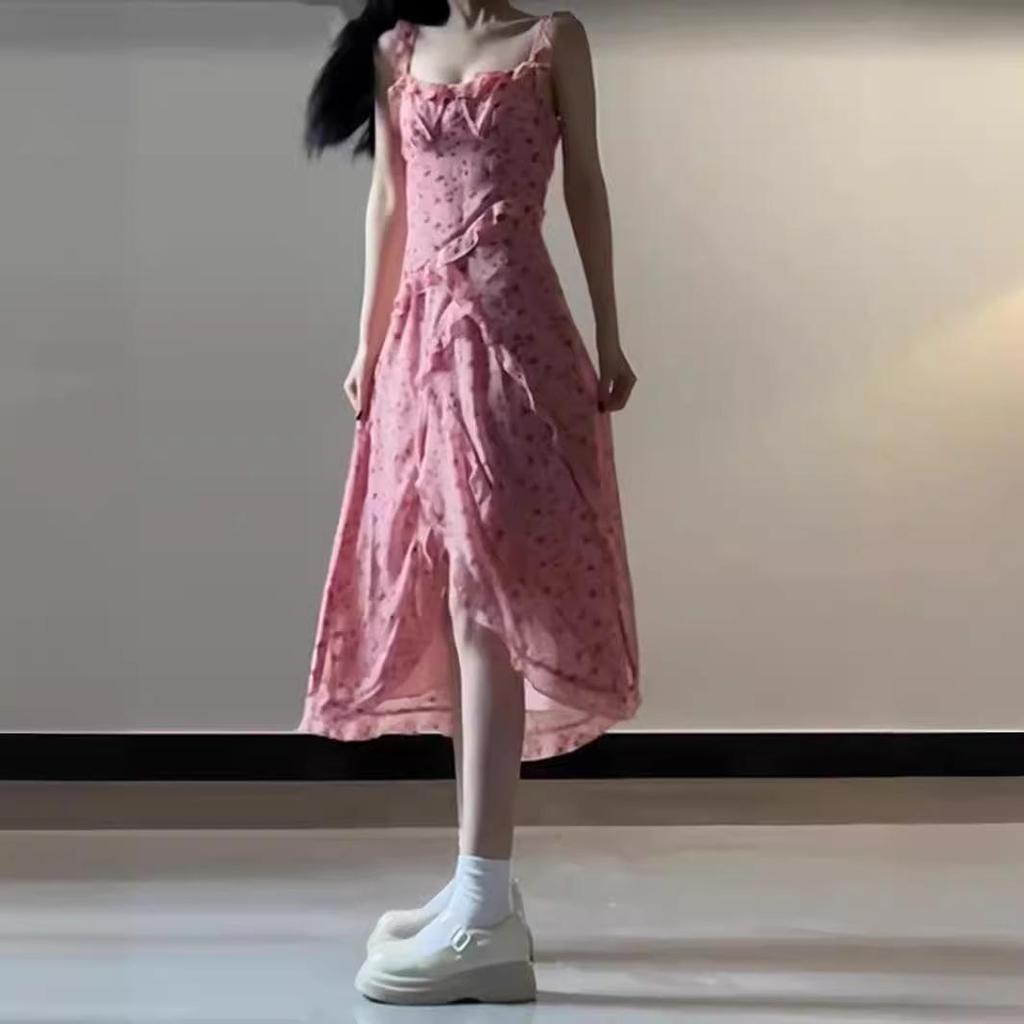 Лето 2024 г. Платье с зауженной талией и французскими цветочными оборками