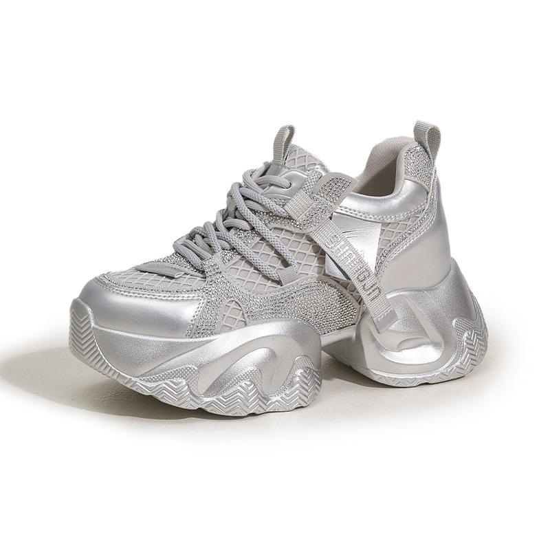 Туфли папы для девочки 2025 Осень Новые Каблук-подкова Сетчатые Дышащие Туфли на платформе со стразами Внутреннее увеличение высоты Повседневные кроссовки