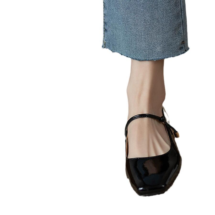 Spring 2025 Red Patent Leather Square Head Light Mouth Thick Low Heel French Retro Word with Mary Jane Single Shoes Women