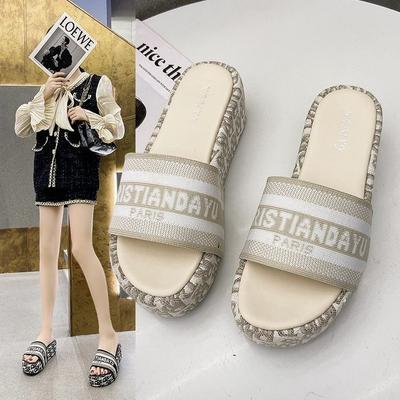 Тапочки с вышивкой из импортных товаров женские 2024 года, новые модные сандалии с толстым дном и одним иероглифом, пляжные сандалии с толстым дном для женщин, лето