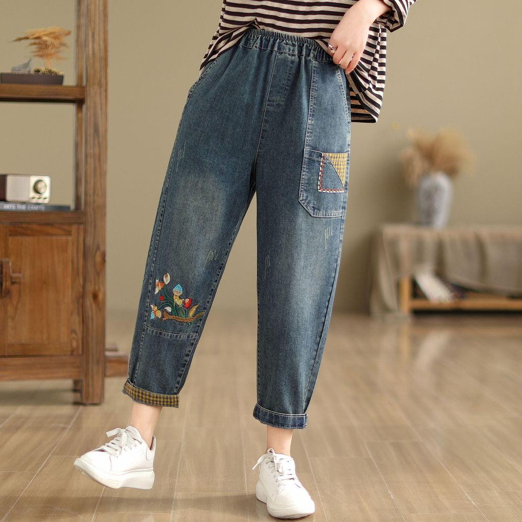 Women's Embroidered Kitten Harem Pants - Casual Loose Eight-Point Plus Size Jeans for Spring/Summer