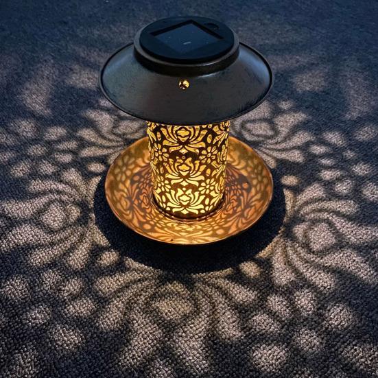 Наружная подвесная кормушка для птиц с солнечным светом, полый узор, водонепроницаемый антикоррозийный держатель для еды для колибри, садовый фонарь