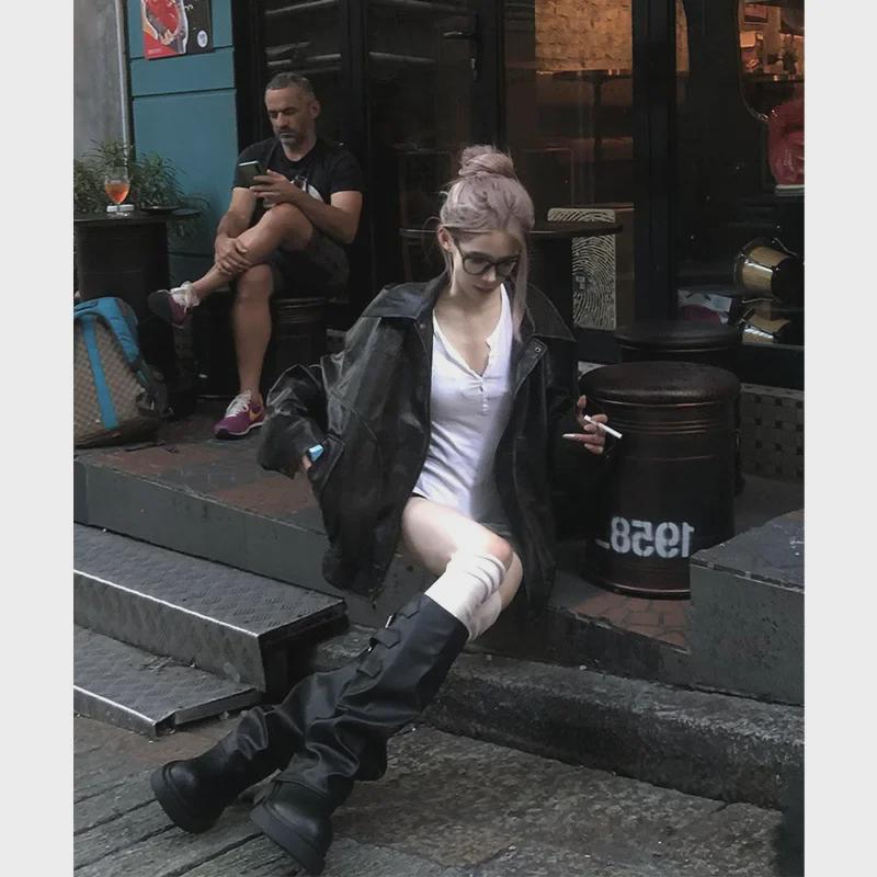 Женская кожаная куртка в стиле ретро для мотоциклистов 2024 года — свободный плиссированный дизайн