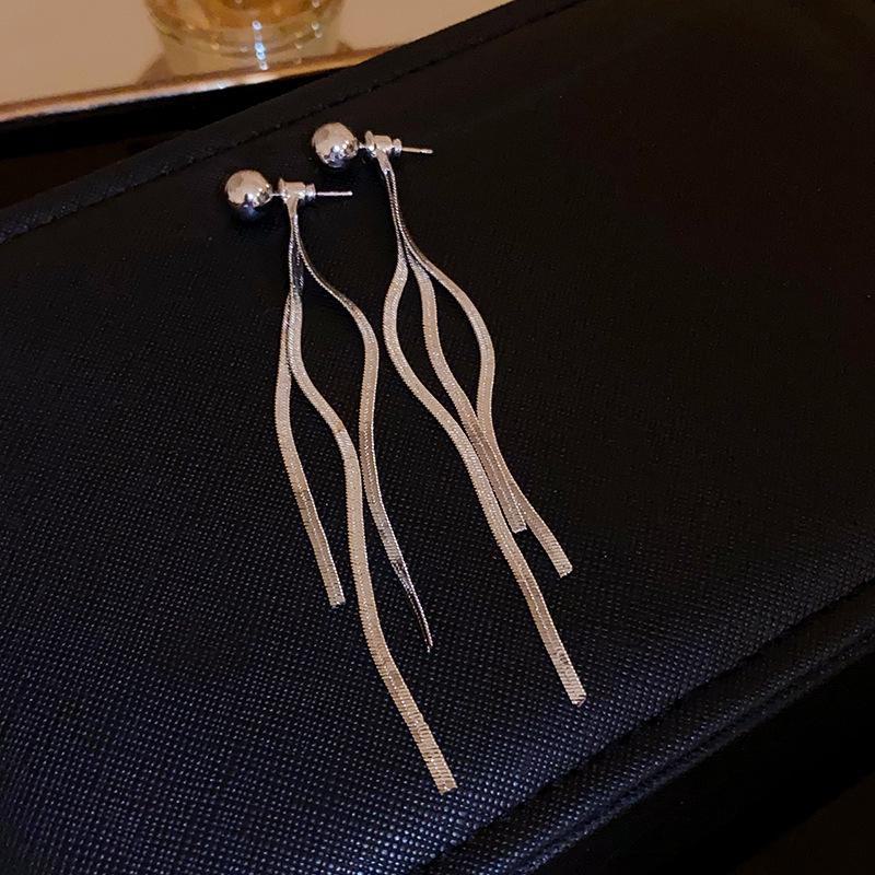 Крупные металлические серьги в европейском и американском стиле - серебряная игла, модный дизайн высокого класса для женщин