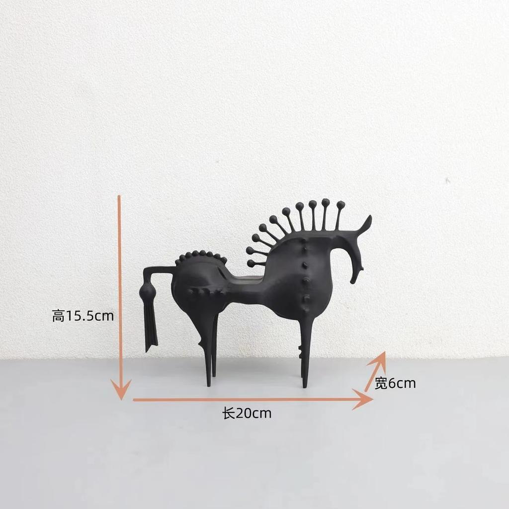 Metal Handicraft Horse Figures Abstraction Horseradish Horse Figurines Artificial Animal Sculpture Bookshelf Decoration Statues