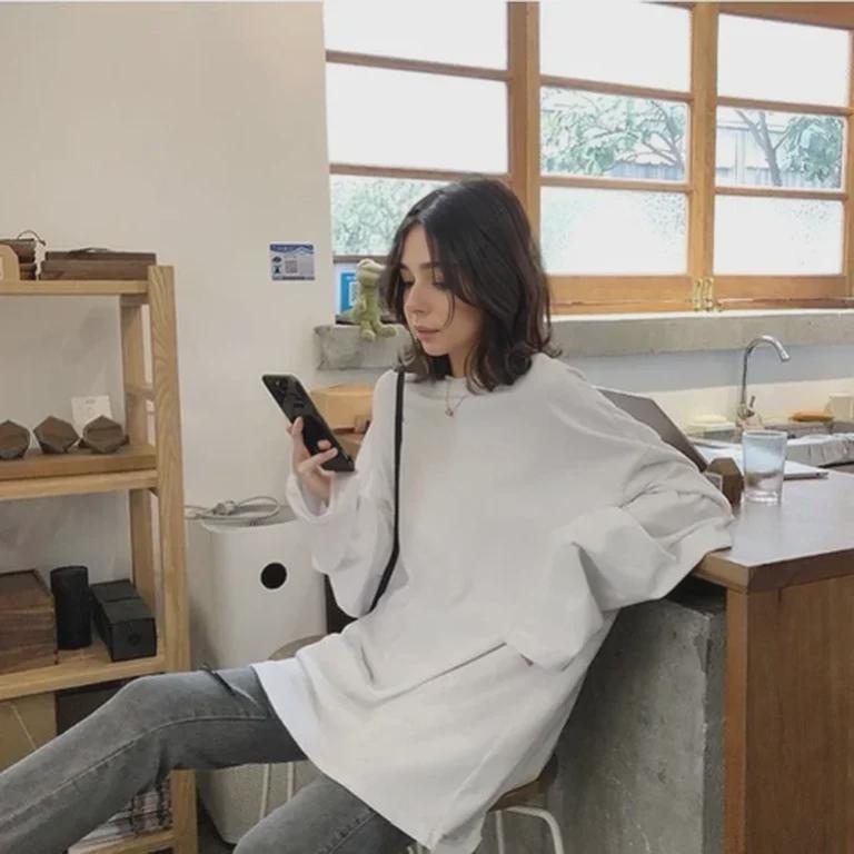 Korean Style Women's White Long-Sleeve Mid-Length Top for Fall/Winter - Casual, Loose, and Versatile