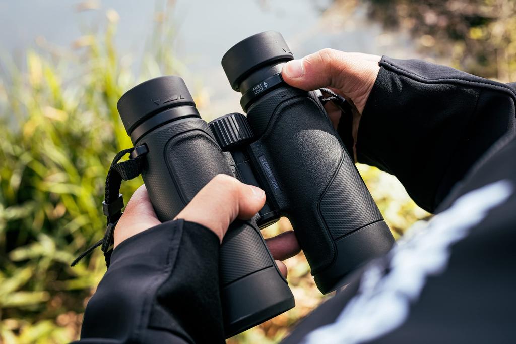 Nikon PROSTAFF P7 10x30 Binoculars 10x Magnification 30mm Aperture Charcoal Gray Bird Watching Concerts Sports Travel