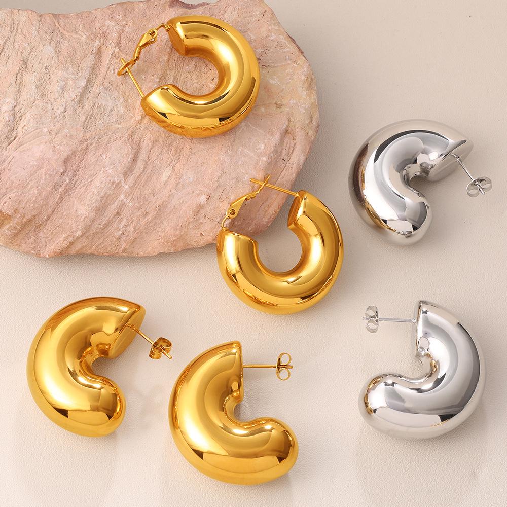 Стильные геометрические металлические серьги-полукольца