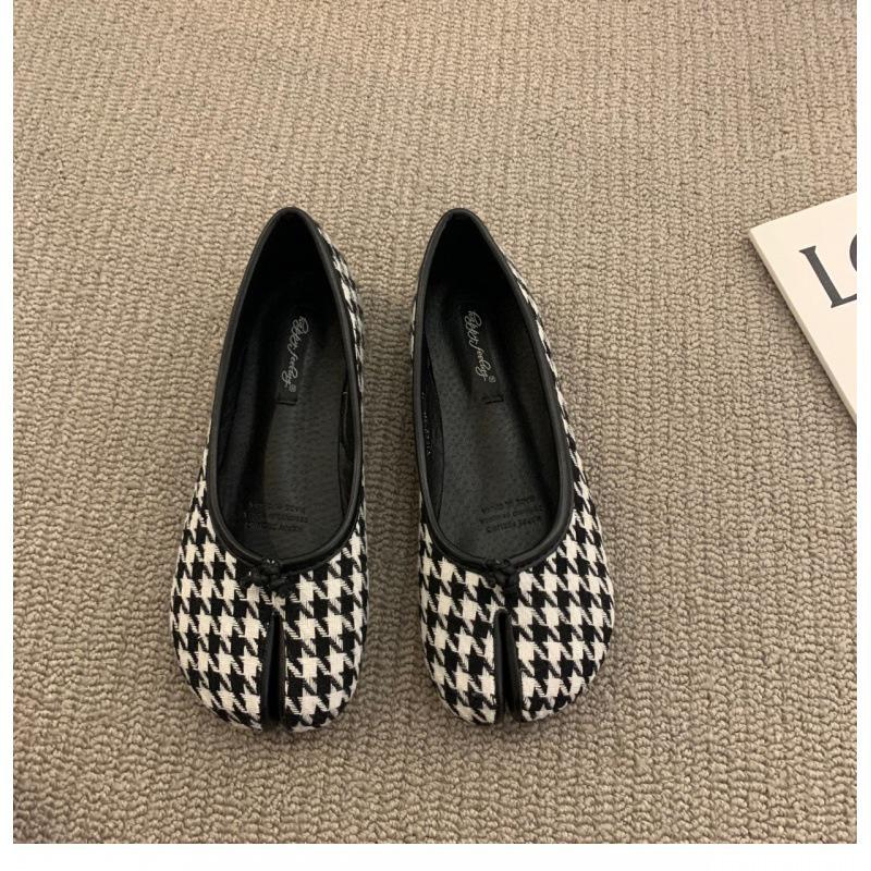 Женские туфли на плоской подошве с раздельным носком и копытом 2024 года на весну, лето и осень