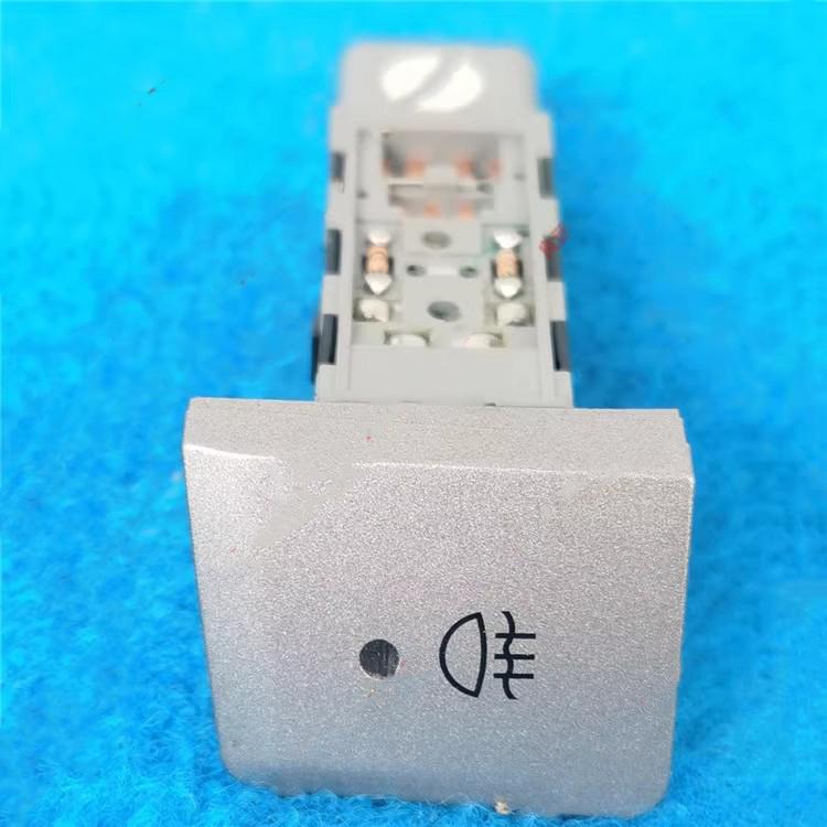 Baificar Brand New Sliding Rear Ceiling Light Fog Lamp Reverse Mirror Heating Switch Button For SAIC Maxus V80