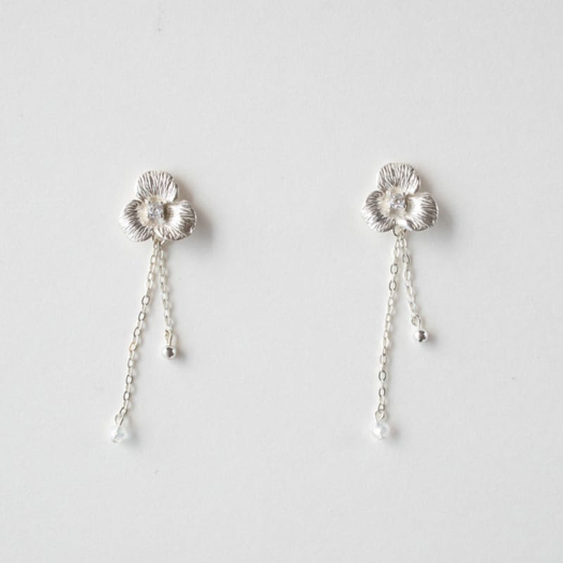 MERRYMOTIVE [Silver] Bright flower and drop chain earring