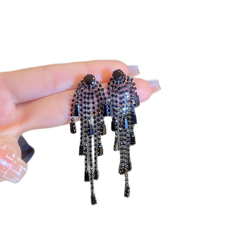 Silver Needle Feather Fringed Earrings Long Light Luxury Atmospheric Stud Earrings Personalized Design Earrings