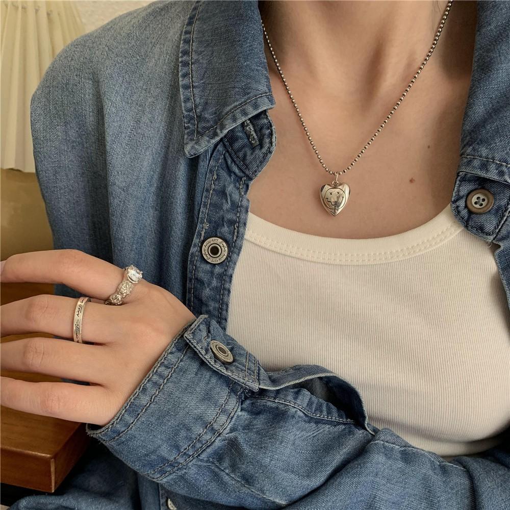 Милое улыбающееся лицо, трехмерное круглое ожерелье из бусин, темперамент, холодный стиль, нишевый дизайн, чувственная ключичная цепочка