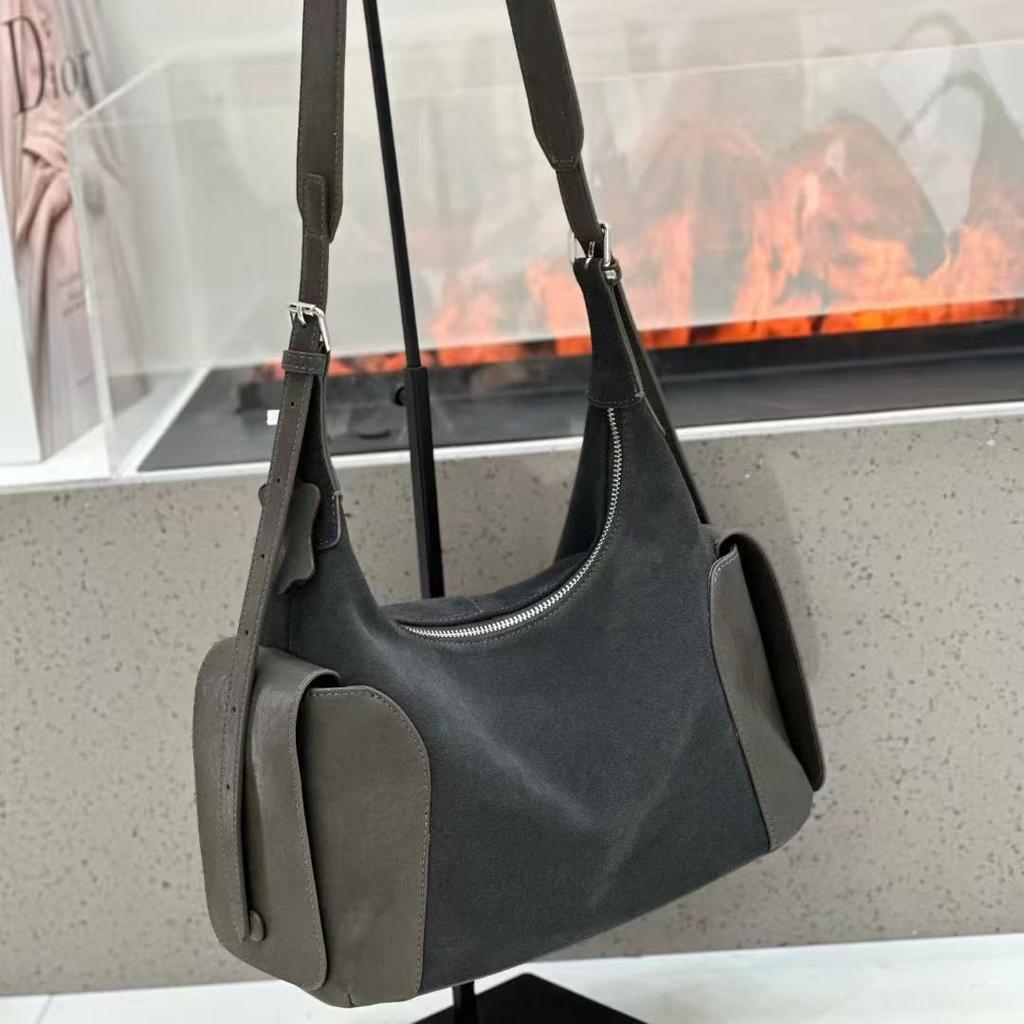 2025 Early New High-quality One-shoulder Cross-body Hobo Star Matching All-matching Fashionable Multi-pocket Motorcycle Bag