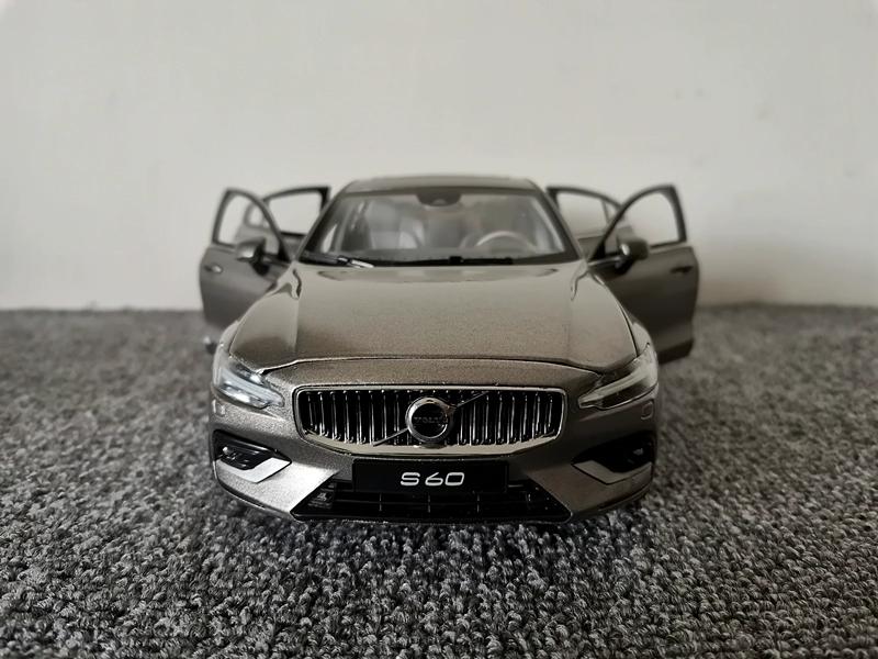 Официальный Volvo 1:Модели автомобилей из сплава в масштабе 1:18 - XC60, XC90, S60L, литые под давлением с заводской металлической краской, коллекционная модель для демонстрации