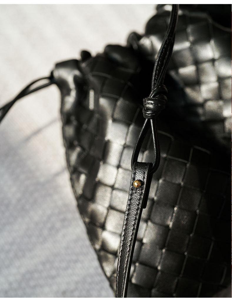 2024 Новая сумка через плечо BV Woven Sheepskin Cloud: Универсальный, модный и популярный стиль с завязками