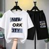 Модный персональный набор из 2 предметов: детская футболка и шорты с принтом мультяшных букв, летний повседневный наряд для мальчиков и девочек, набор футболок для детей