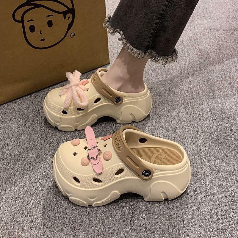 Модные универсальные пляжные нескользящие толстоподошвенные туфли с дырочками 2025 новые милые с закрытым носком крутые шлепанцы женская летняя обувь