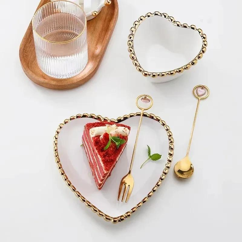 Luxury Ceramic Dinnerware Round Heart Shaped Dessert Plate Dinner Plates White Bowls with Gold Rim Family Household Tableware