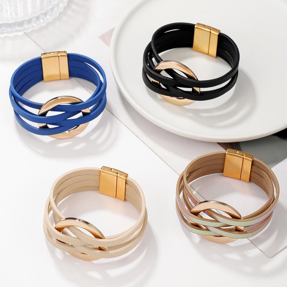 Женский многослойный кожаный браслет в европейском и американском стиле с большим металлическим манжетным кругом.