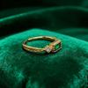 Золотое кольцо Yintai Fei с зеленым цирконом - Элегантное ретро с резьбой, легкая роскошь, ювелирный подарок