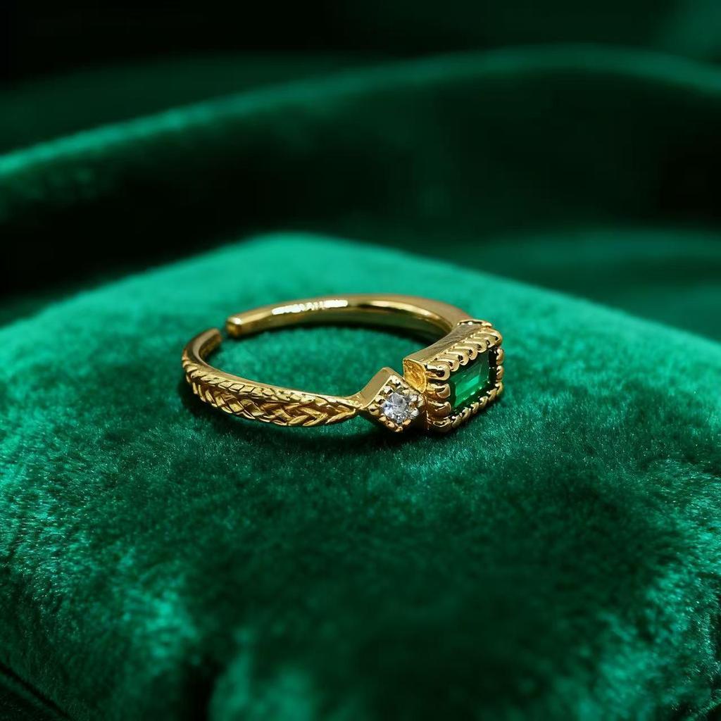 Золотое кольцо Yintai Fei с зеленым цирконом - Элегантное ретро с резьбой, легкая роскошь, ювелирный подарок