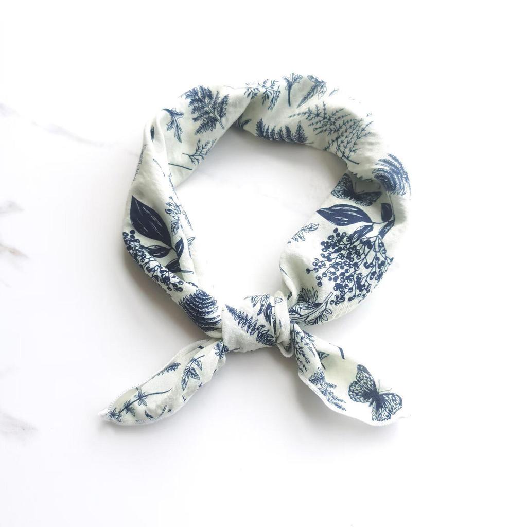 Retro Green Floral Small Silk Scarf - Korean Style Women's Versatile Autumn/Spring Accessory, Thin Square for Neck or Headband