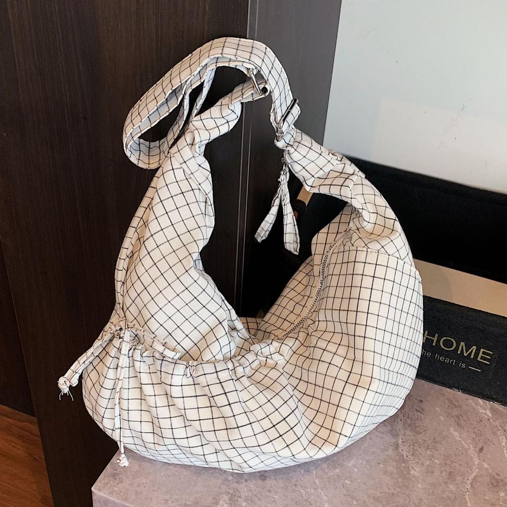 Холщовая сумка на шнурке 2025 осень и зима новая корейская ленивая сумка-пельмень в клетку для поездок на работу плечевая сумка-мессенджер женская сумка