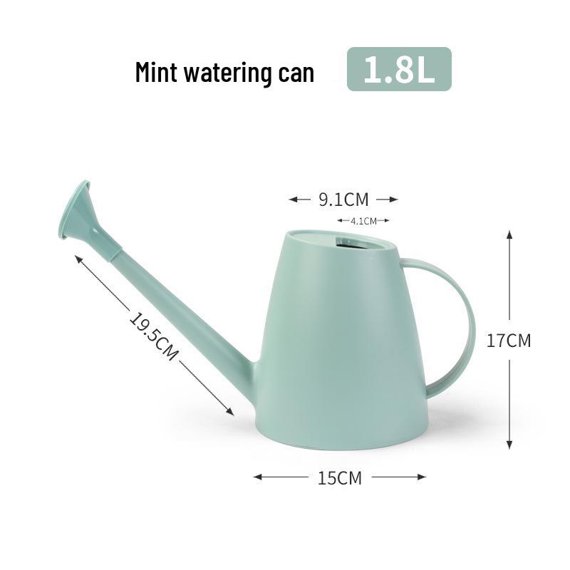 Пластиковая лейка с длинным носиком для использования в саду