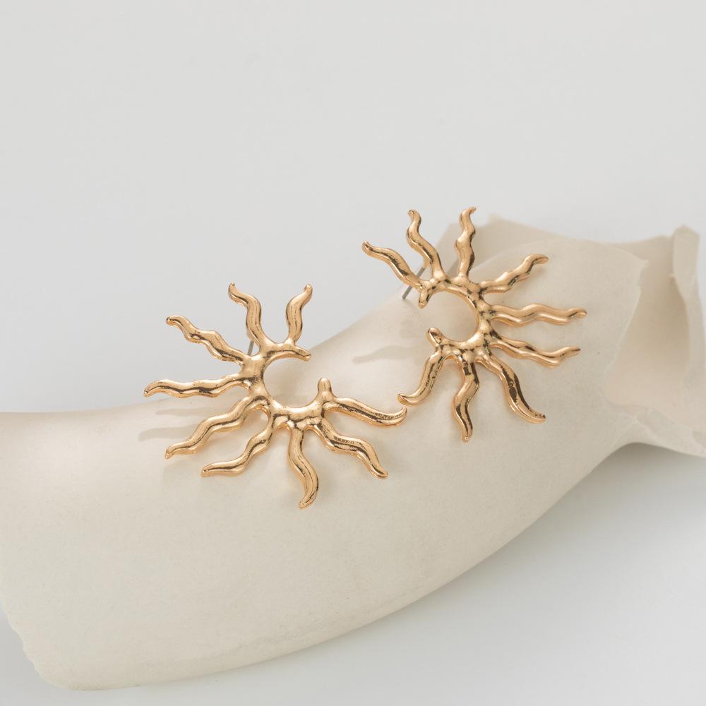 Винтажные серьги-пусеты в форме солнца и луны, модные, золотисто-медного цвета, в стиле панк, металлические, для повседневной носки, женские, для девушек, с цирконом