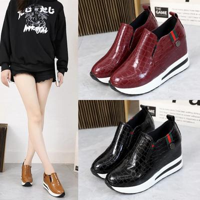 Модные туфли на танкетке для женщин, увеличивающие рост, повседневные туфли из ПУ кожи для женщин, кроссовки на платформе, слипоны, женские ботинки на платформе