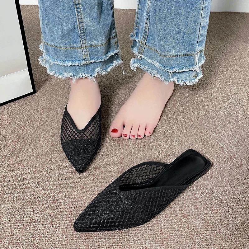 Summer Women's Pionted Toe Flat Slippers New Fashion Black Breathable Mesh Mules for Women Outdoor Women's Light Casual Slippes
