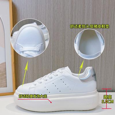 Кожаные маленькие белые туфли женские 2025 весна новая простая универсальная толстая подошва повседневные туфли в стиле колледжа женские туфли