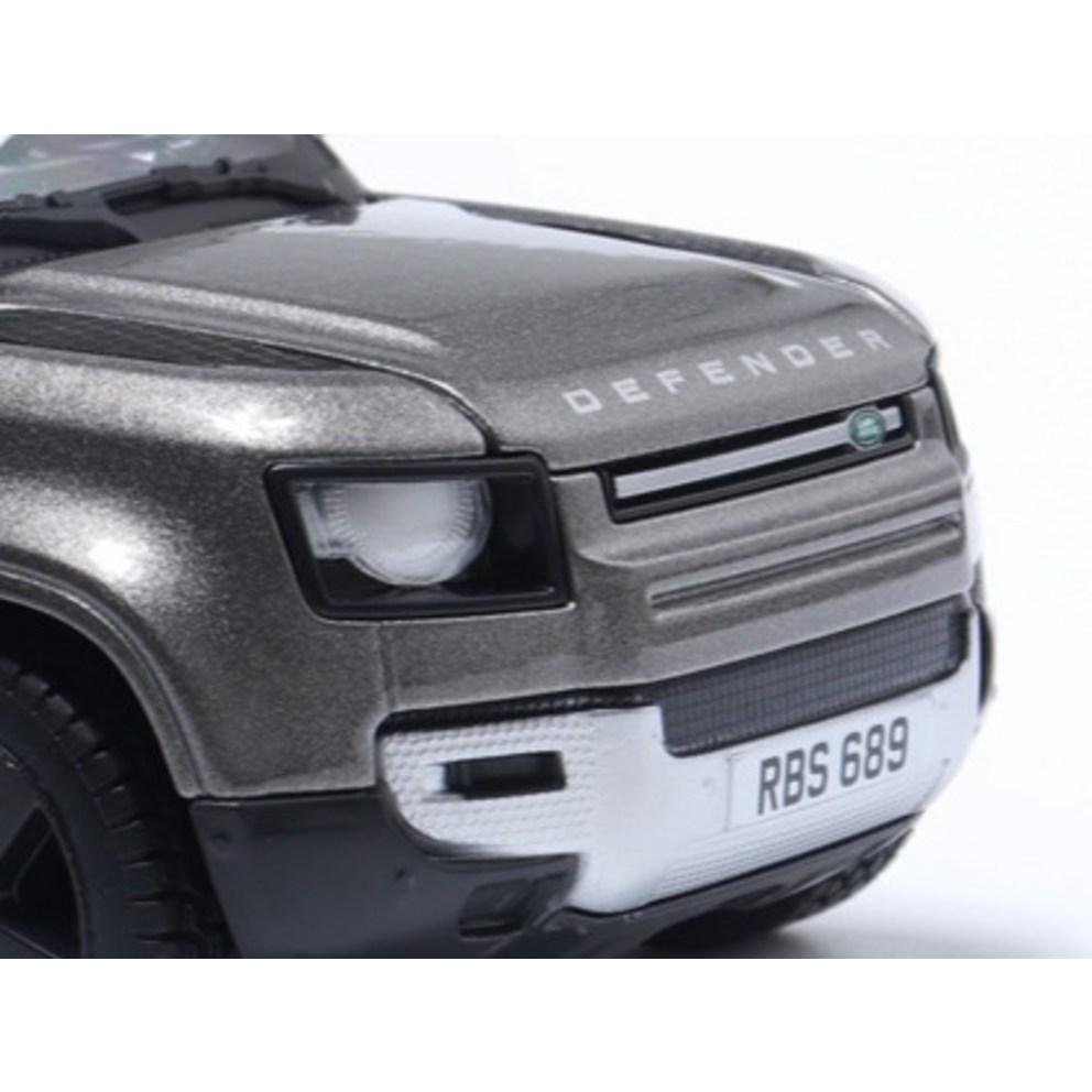 Brago 1:24 Land Rover Defender 2022 SUV Diecast Model Car - Silver