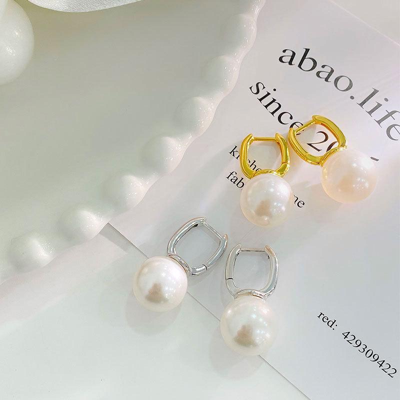 Pearl Ear Buckle Light Luxury High-end Earrings French Elegant Temperament Earrings Niche Design