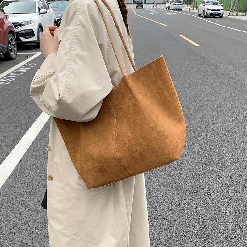 Матовая ретро сумка женская большой вместимости 2025 новая осень и зима универсальная на одно плечо сумка для мамы и ребенка сумка-тоут для поездок на работу