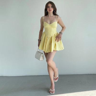 Женское мини-платье без рукавов с открытой спиной на бретельках, однотонное, 2025