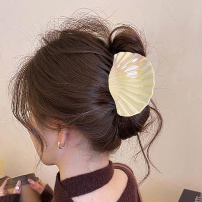 Зажим для волос Yousheng Градиентный цвет Полый дизайн Форма ракушки Коготь для волос Пластик Смола Материал Сильный захват Зажим для волос на затылок