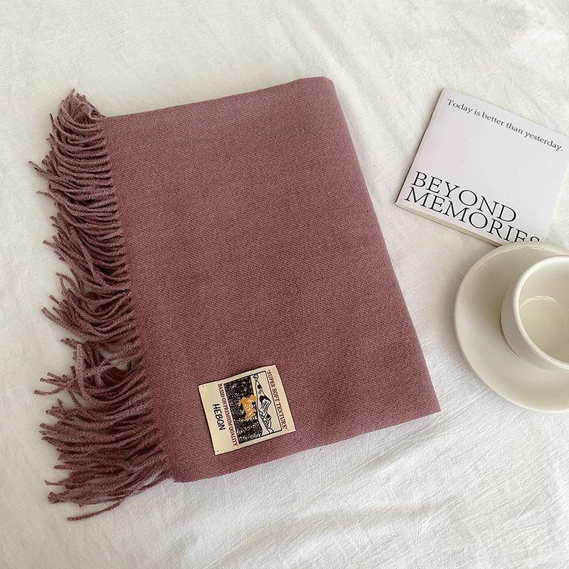 A Winter-specific, All-color, Multifunctional Scarf with A Soft Texture, Resembling The Feel of Cashmere, Providing Warmth and Protection.