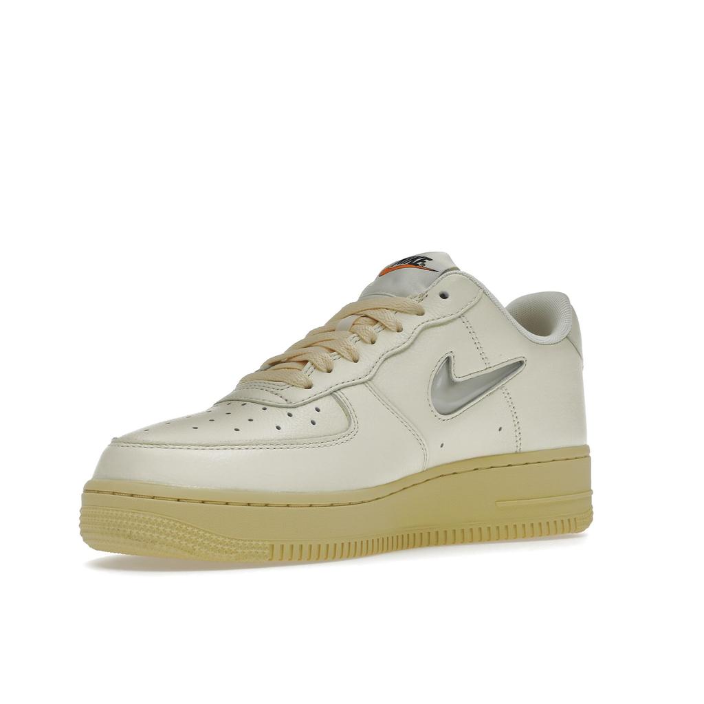 Nike Air Force 1 07 LX Женские кроссовки Coconut Milk кремово-лимонного цвета бледно-ванильного DO9456-100