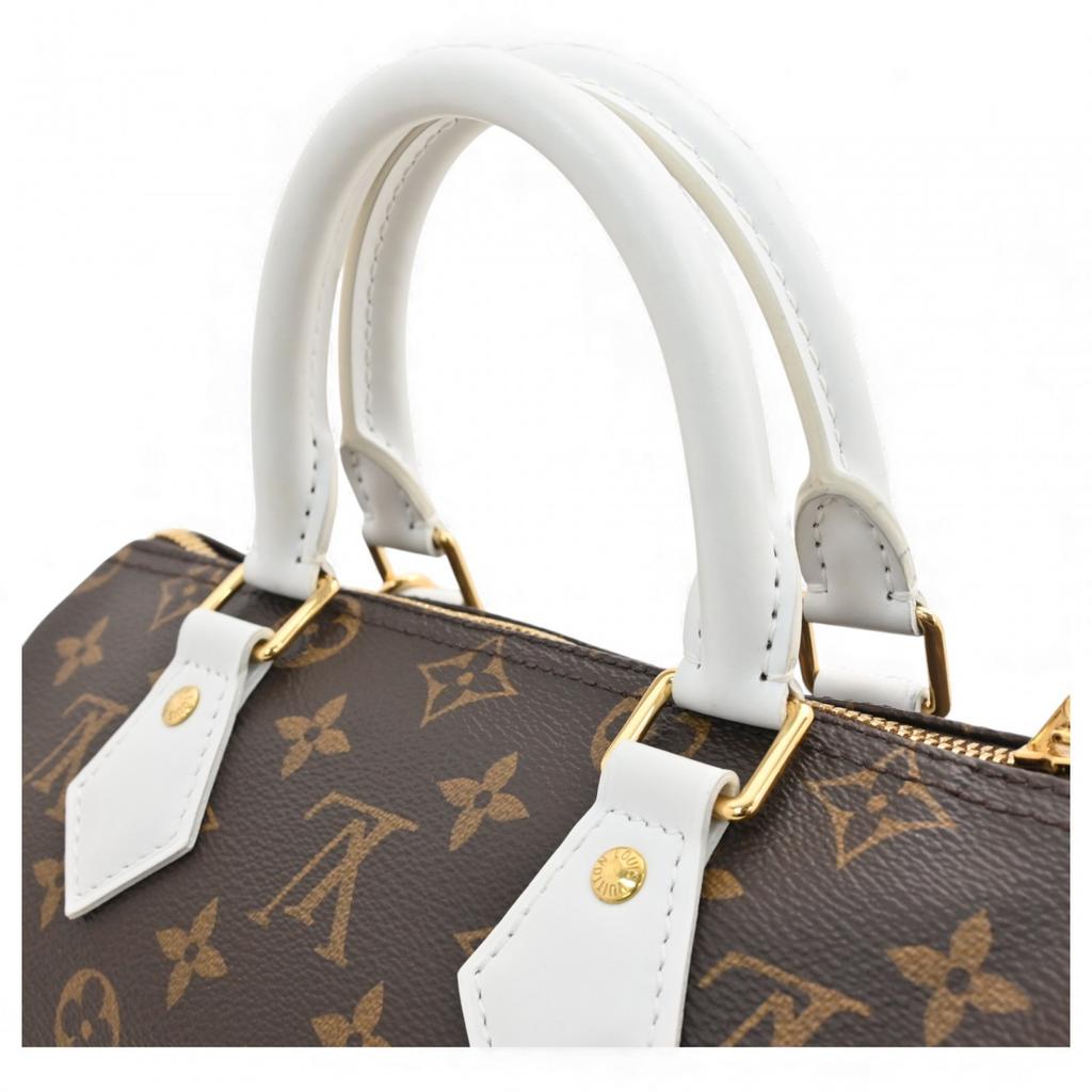 Подержанная кожаная женская сумка CELINE