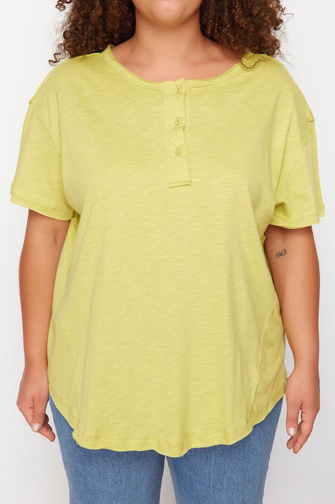 Женская трикотажная футболка в стиле бойфренда больших размеров с зеленой пуговицей и деталью