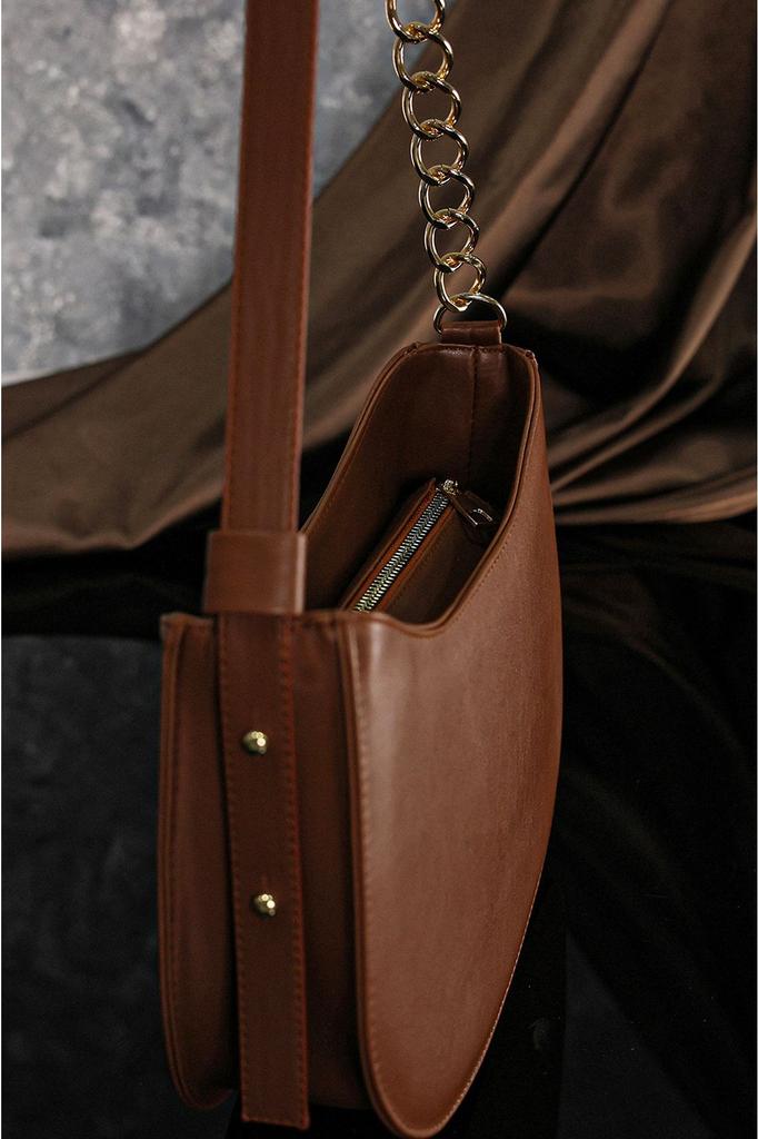 Women's Stylish and Useful Shoulder Bag Black Zippered Lined Adjustable Strap Bag