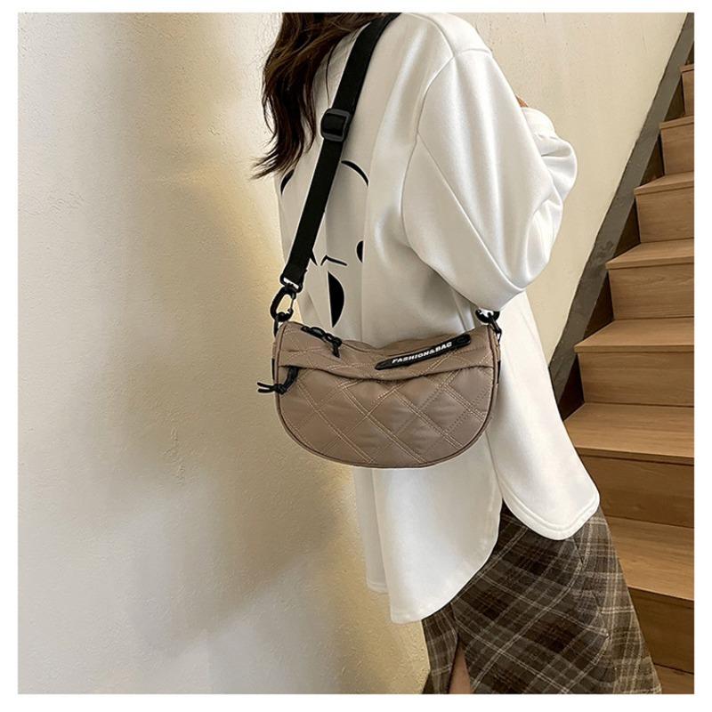 Новая коллекция осень-зима 2023 года: женская сумка через плечо с большой вместимостью, высококачественный дизайн, нишевый дизайн, сумка-седловидная сумка на одно плечо
