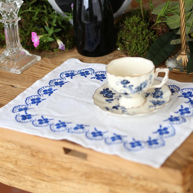 1Pc Placemat Retro Style Cotton Rural Style Embroidered Originality Photography Props Decorative Cloth Figure
