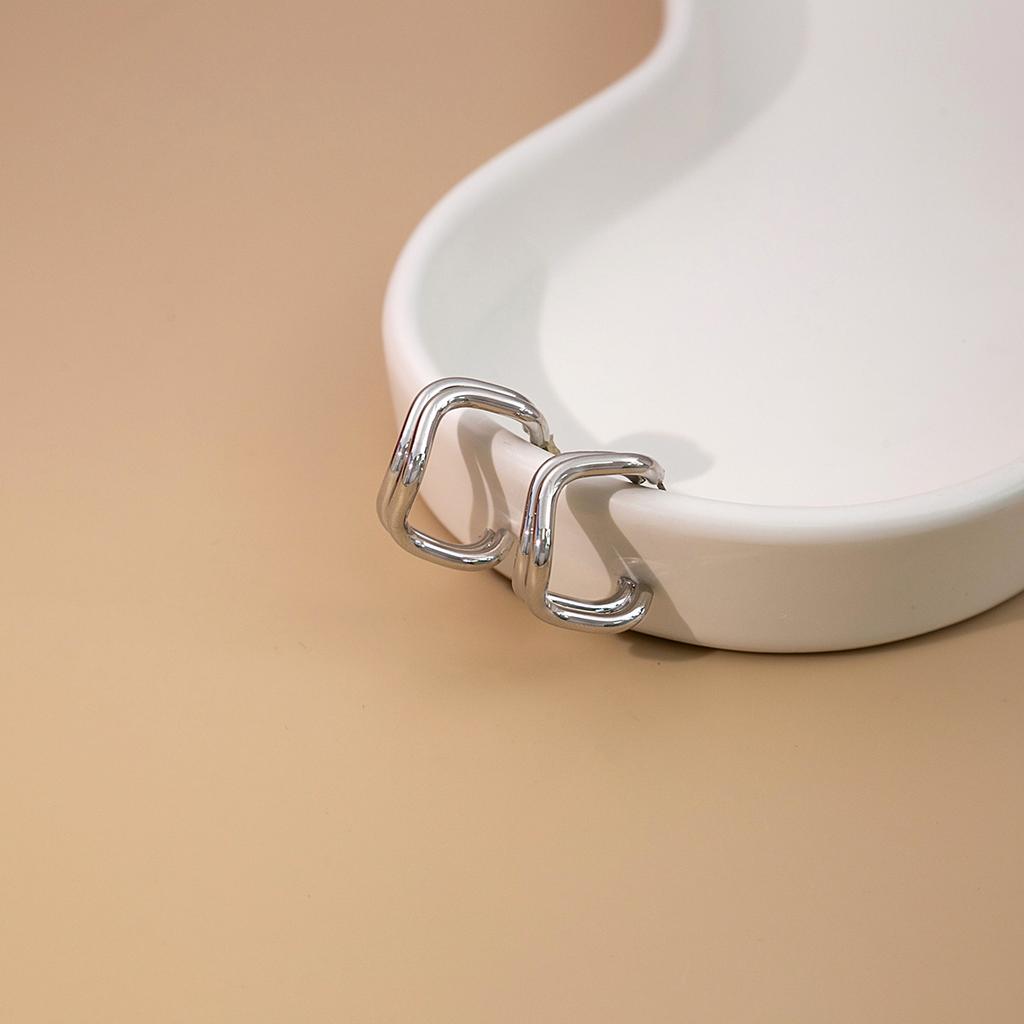 Геометрические асимметричные серьги-гвоздики, Нишевые простые серьги в холодном стиле, Четырехугольные открытые серьги