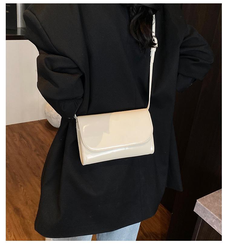 Супер огонь маленькая сумка женская летняя универсальная 2025 новая сумка-мессенджер корейская версия ins повседневная сумка для мобильного телефона маленькая квадратная сумка