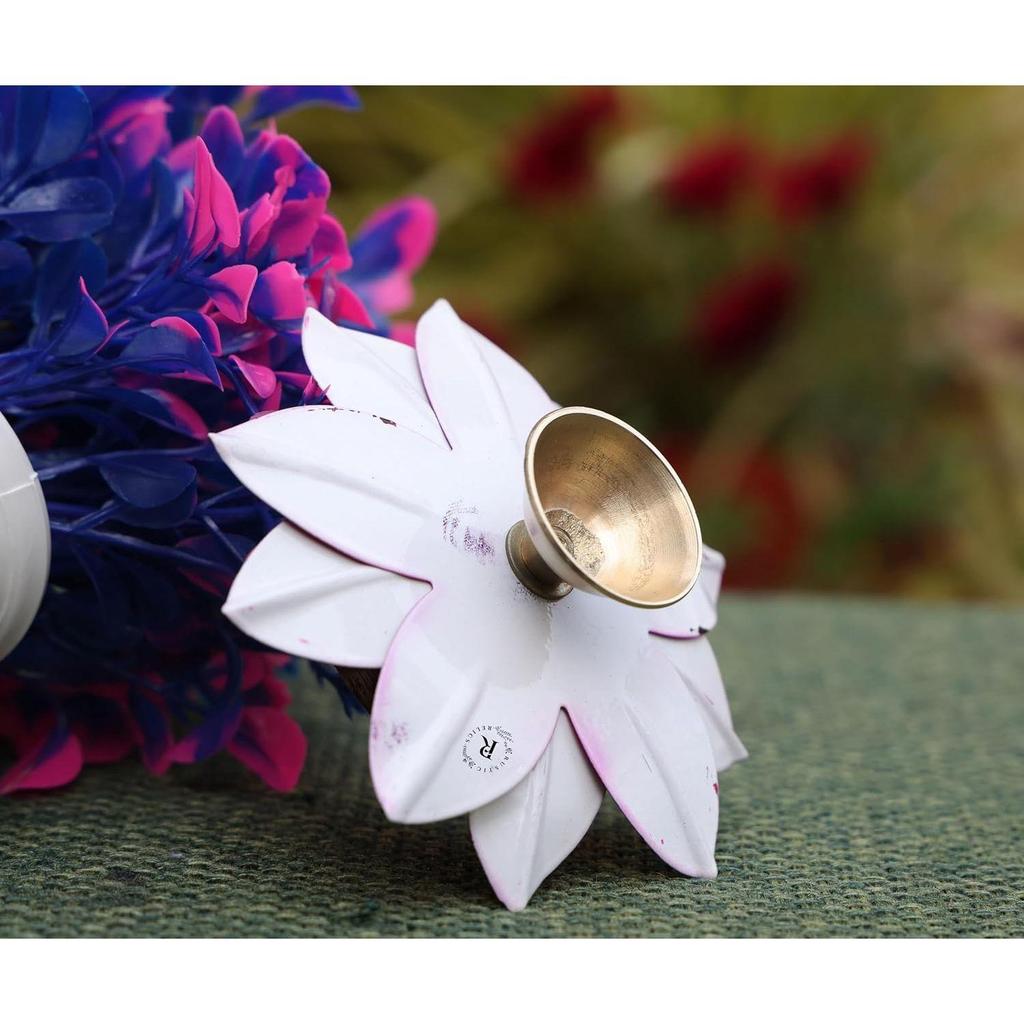 Дия в форме цветка лотоса - Упаковка из 2 штук | Металлическая дия из чистой латуни с красивой золотистой и красной отделкой | Идеально подходит для дома, , и храма Маднир